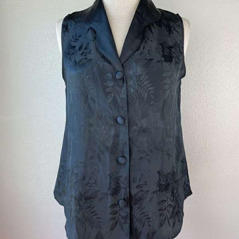 Sleeveless Floral Jacquard Button-Front Blouse - Black